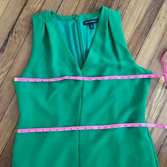Banana Republic Kelly Green Sleeveless Sheath Style Lined Dress - Gently Used - Picture 9 of 10